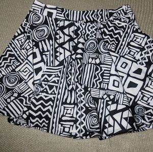 Skater mini skirt w/ geometric print